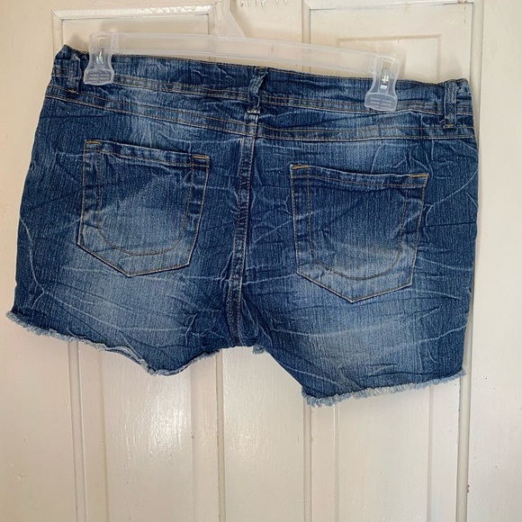 Denim shorts - Picture 2 of 3